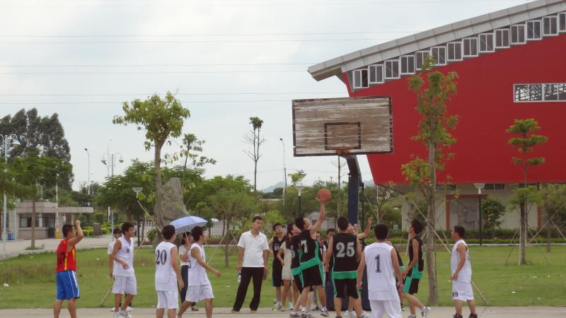 bevictor新老生篮球友谊赛开赛1.jpg bevictor新老生篮球友谊赛开赛1.jpg